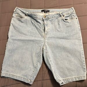 Soft light blue denim stretchy shorts, 20 W